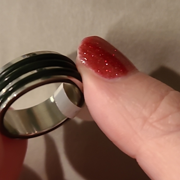 Black and silver stainless steel ring - Picture 7 of 7